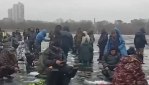 У Дніпрі натовп рибалок вийшов на кригу