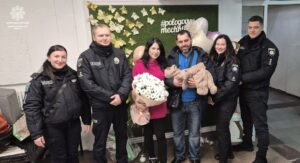 У Дніпрі у відомої журналістки та патрульного поліції народилась донечка