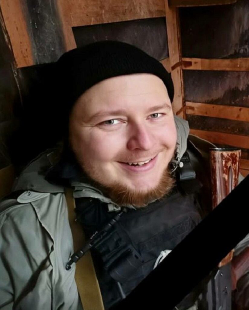 Загинув через місяць після укладання контракту. В останню путь провели Дмитра Шляхтова з Дніпропетровщини