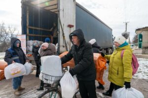 Мешканці Дніпропетровщини отримують спальні мішки, термоковдри, павербанки, термоси, ліхтарики