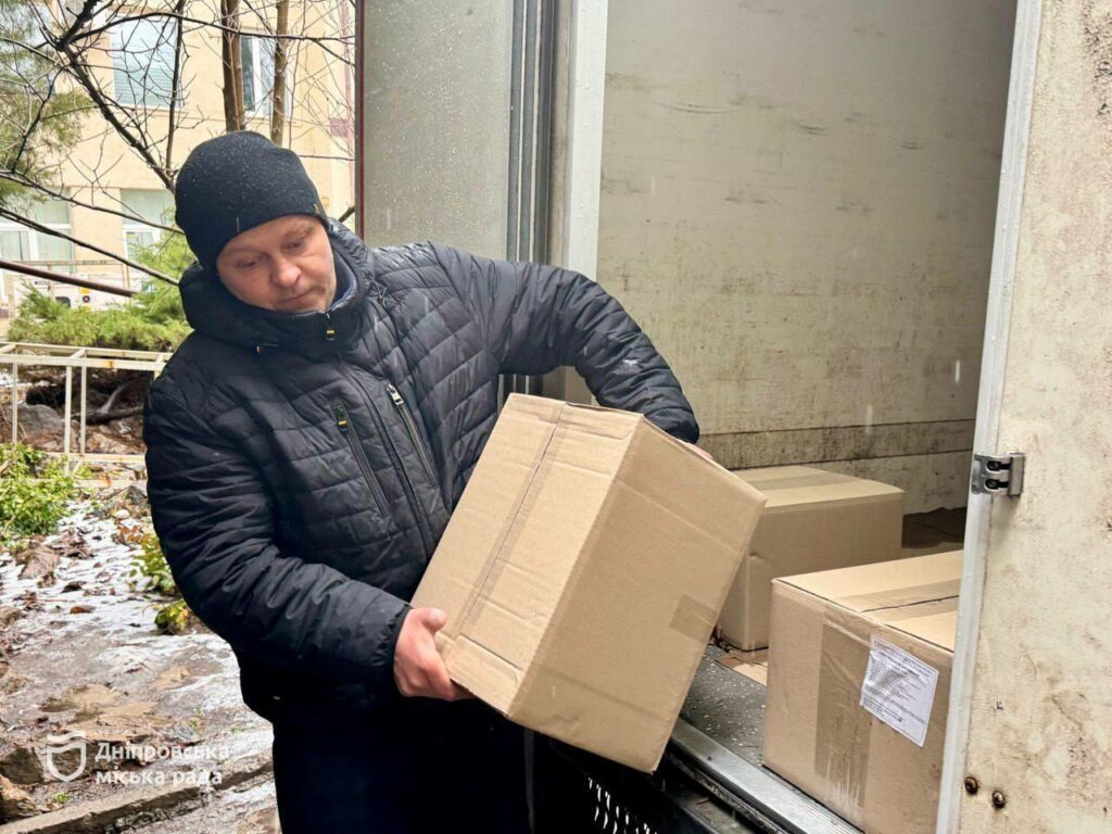 Де в Дніпрі щомісяця отримати продуктові набори