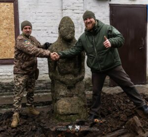 Унікальні кам’яні пам’ятки евакуювали до Дніпра