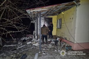 Комбіновані ракетні удари по Дніпру та області. Що відбувається на місці трагедії
