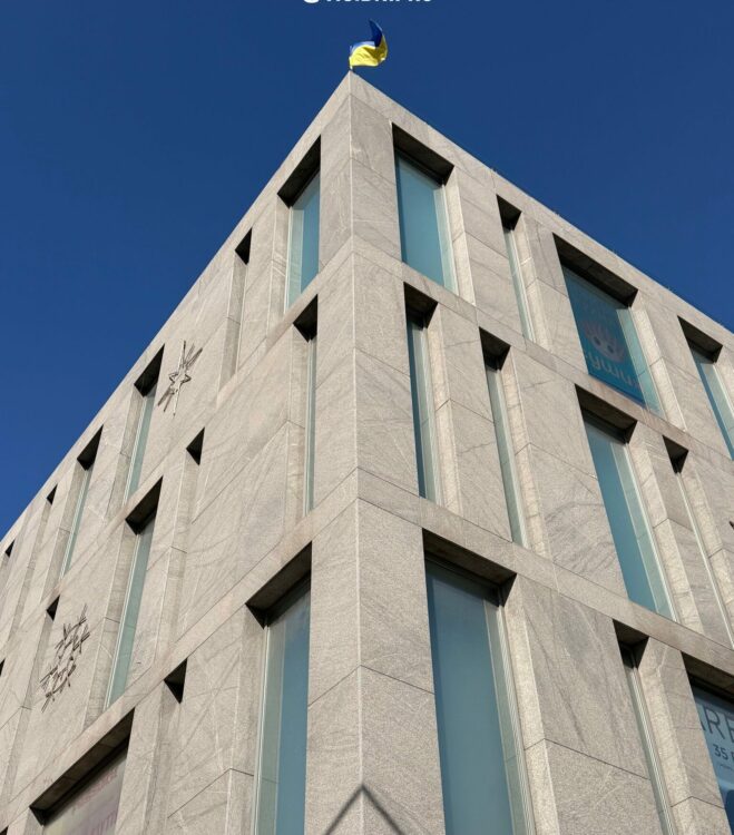 Дніпро, який дивує: трамвай, арт-об'єкти і хмарочоси під синім небом