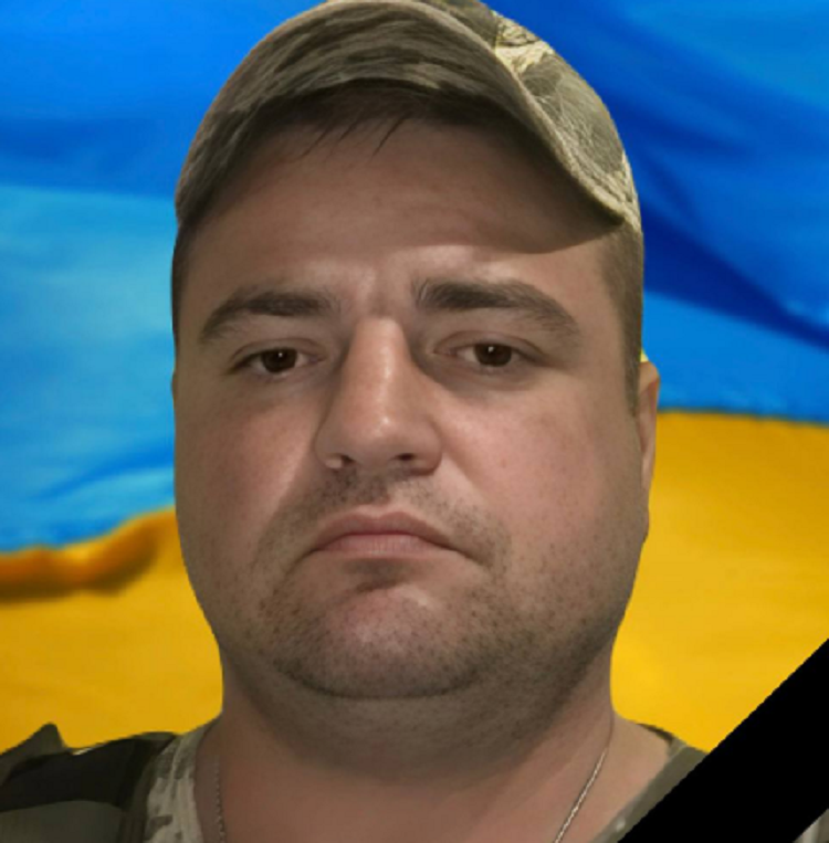 У нього залишилися мати, брат та сестри. У відпустці помер солдат Сольоний Сергій з Дніпропетровщини