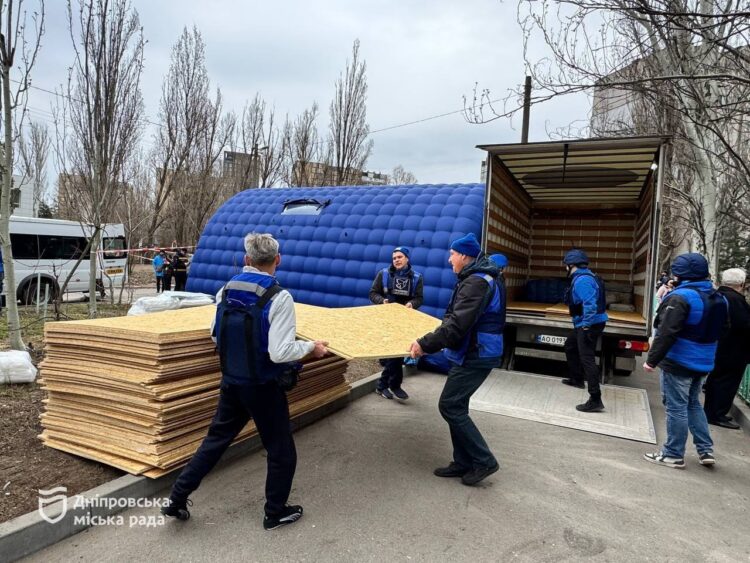 Ворог вдарив по житловій забудові Дніпра: як отримати допомогу