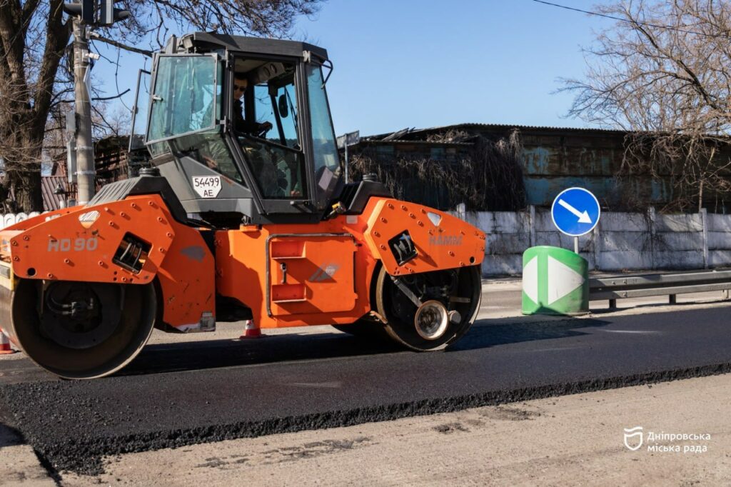 У Дніпрі розпочали масштабний ямковий ремонт: мости, шляхопроводи та центр міста