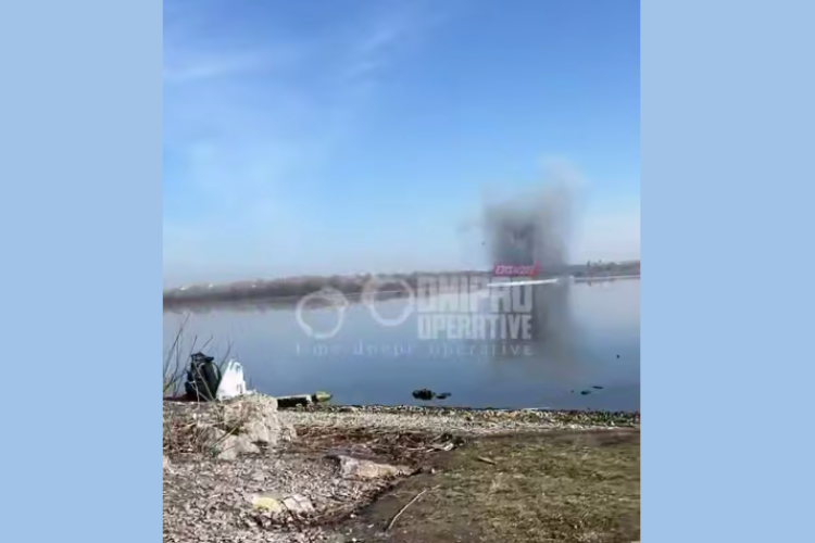 У Дніпрі шахед впав у річку та вибухнув (ВІДЕО) У Дніпрі шахед впав у річку та вибухнув (ВІДЕО)