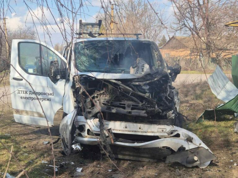 Росіяни атакували дронами авто енергетиків на Дніпропетровщині