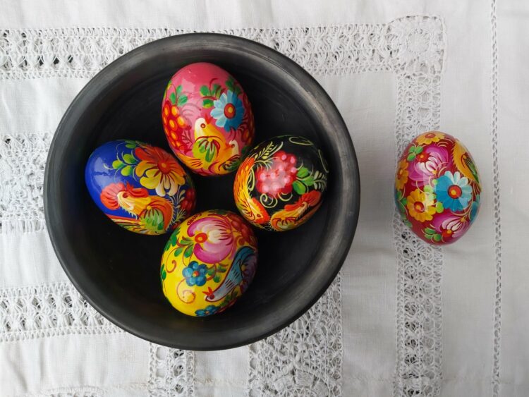 Відома за межами України: петриківська майстриня Ірина Кібець святкує день народження