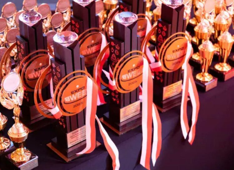 Дніпрянка здобула дві золоті медалі на міжнародному конкурсі в номінації «Цукрові квіти»