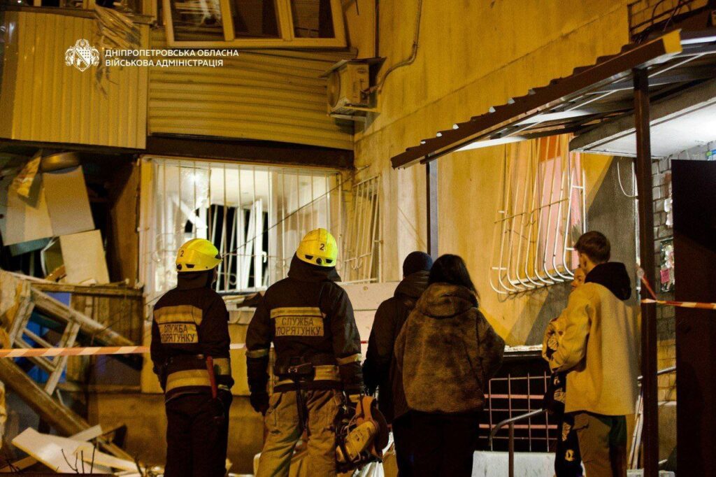 Нічна атака на Дніпро: 10 постраждалих, тисячі розбитих вікон у багатоповерхівках