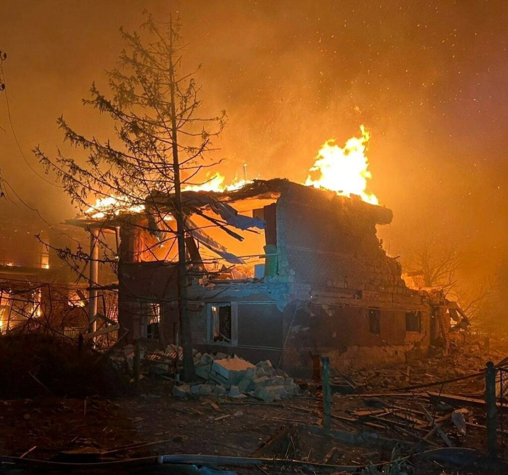 Дрони, артилерія та авіабомби: ворог вдарив по трьох районах Дніпропетровщини