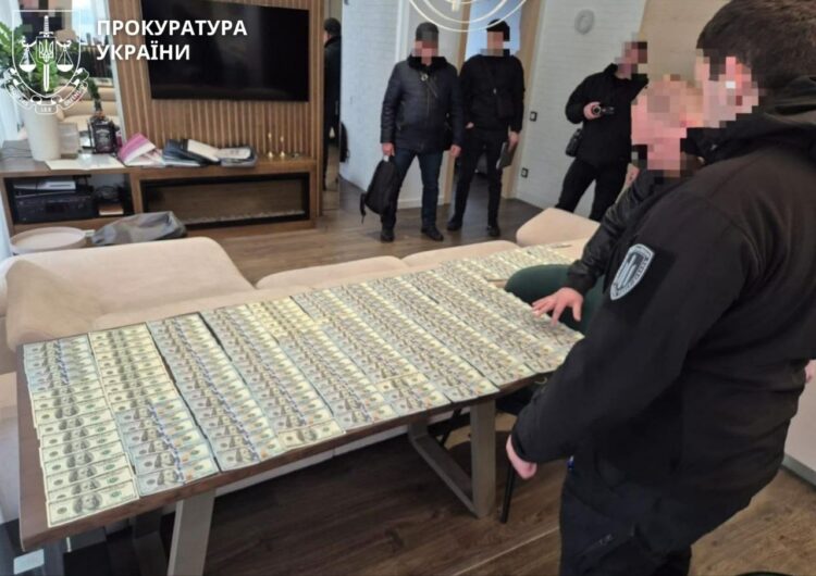 У Дніпрі викрито колишню військову, яка за 20 тисяч доларів обіцяла «вирішити» питання з ВЛК