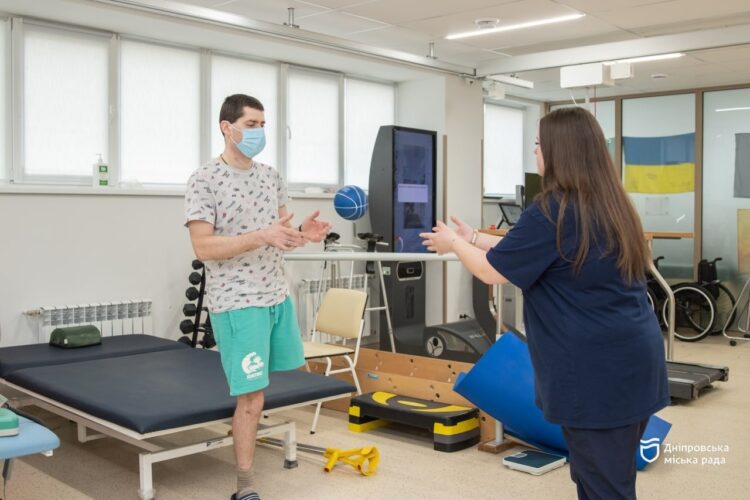 «Мрію побувати у Венеції»: захисник без ноги відновлюється у реабілітаційному центрі Дніпра