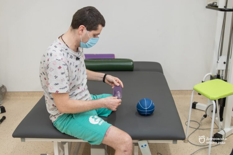 «Мрію побувати у Венеції»: захисник без ноги відновлюється у реабілітаційному центрі Дніпра