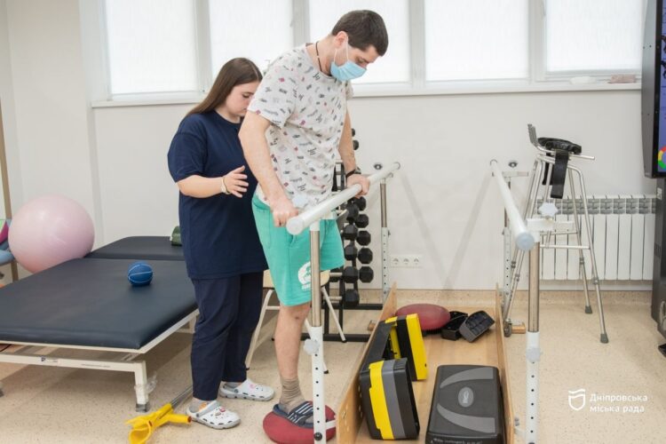 «Мрію побувати у Венеції»: захисник без ноги відновлюється у реабілітаційному центрі Дніпра