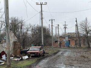 «Не плануємо нічого, живемо одним днем»: як виживають останні мешканці прифронтового Демуриного на Дніпропетровщині