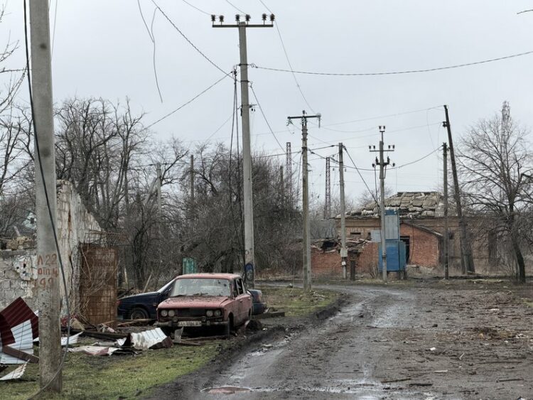 «Не плануємо нічого, живемо одним днем»: як виживають останні мешканці прифронтового Демуриного на Дніпропетровщині «Не плануємо нічого, живемо одним днем»: як виживають останні мешканці прифронтового Демуриного на Дніпропетровщині
