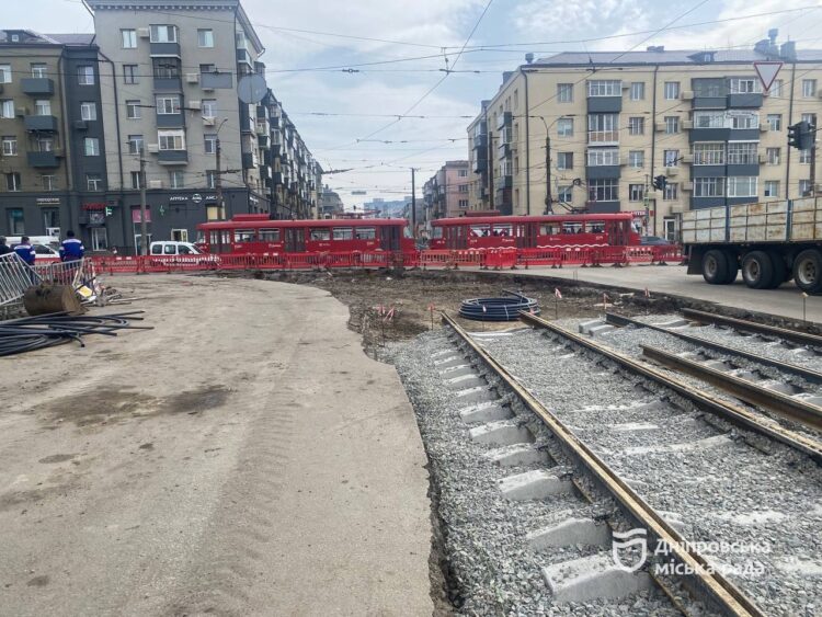 У Дніпрі комплексно ремонтують трамвайні колії: 500 метрів нового покриття та сучасні технології