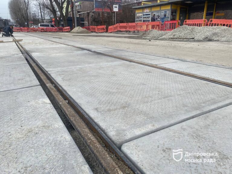 У Дніпрі комплексно ремонтують трамвайні колії: 500 метрів нового покриття та сучасні технології