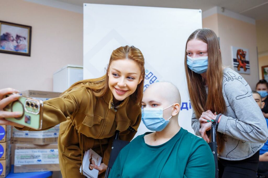 Допомога дітям у боротьбі з онкологічними захворюваннями: Фонди Тіни Кароль та «МХП-Громаді» передали обладнання лікарні у Дніпрі