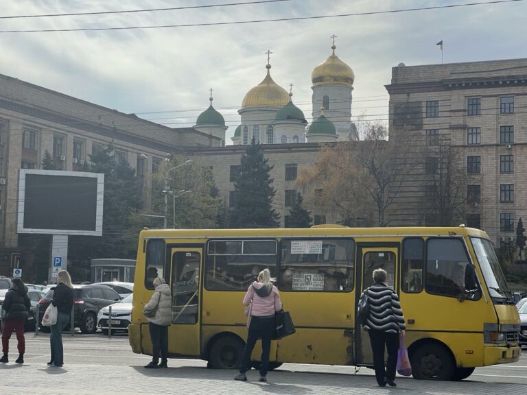як курсуватиме громадський транспорт у Дніпрі 11 березня