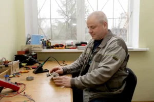 Після фронту повернулись на виробництво: як Інтерпайп Пінчука адаптує ветеранів з інвалідністю