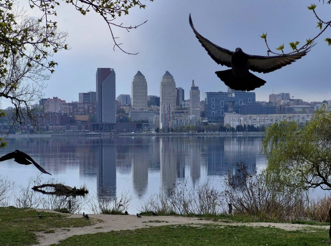 Погода у Дніпрі 15 квітня: сонце повертається, але вночі — заморозки Погода у Дніпрі 15 квітня 2026: тепло вдень і заморозки вночі Фото: Оксана Олейникова