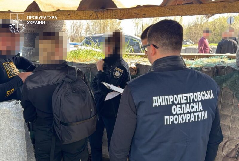 Хотіла $3000 за «вирішення питання»: у Кривому Розі викрили патрульну, яка торгувала фіктивним поверненням на службу