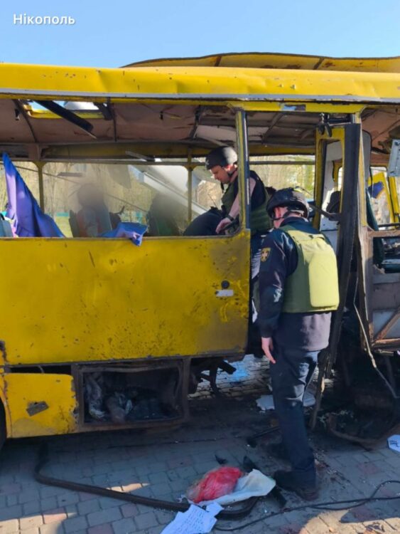 Удар по автобусу в Нікополі 7 квітня 2026