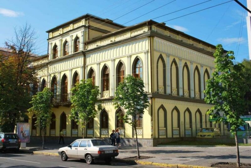 Відкрий Дніпро по-новому: Музей історії запустив серію авторських екскурсій містом