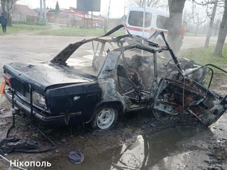 Армія рф полює на цивільних: в Нікополі дрон поцілив по автівці