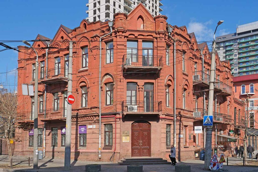 Гранд готель у Дніпрі: історія будівлі