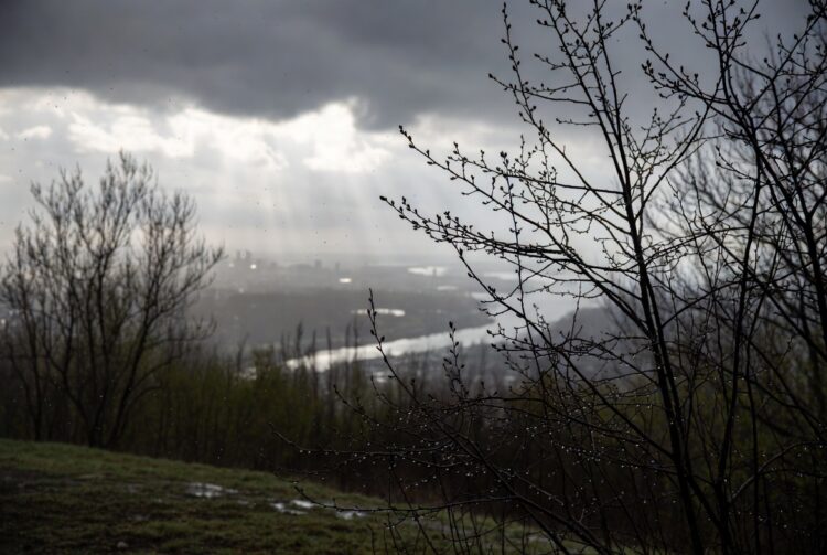 Погода у Дніпрі 11-13 квітня 2026: заморозки на Великдень 