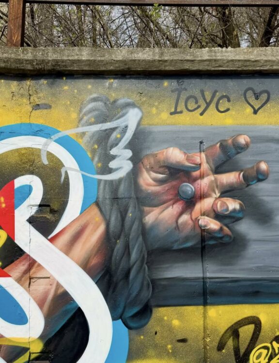 У Дніпрі на «Славутичі» з'явився мурал із розп'ятим Ісусом 