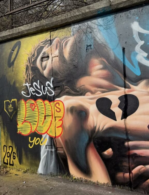 У Дніпрі на «Славутичі» з'явився мурал із розп'ятим Ісусом 