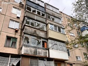 Обстріл Дніпропетровщини 9 квітня: поранені у Нікополі та Павлограді, пошкоджені будинки і авто в трьох районах