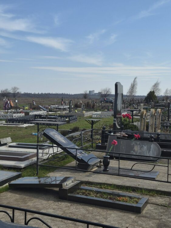 На Дніпропетровщині підлітки пошкодили могили - поліція 