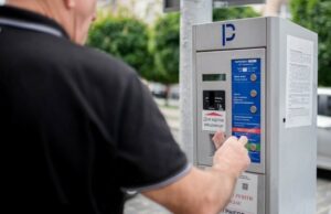 У Дніпрі поновили платні паркування біля зон відпочинку: адреси