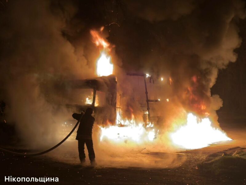 Ніч під атакою: ворог вдарив по двох районах Дніпропетровщини — є руйнування
