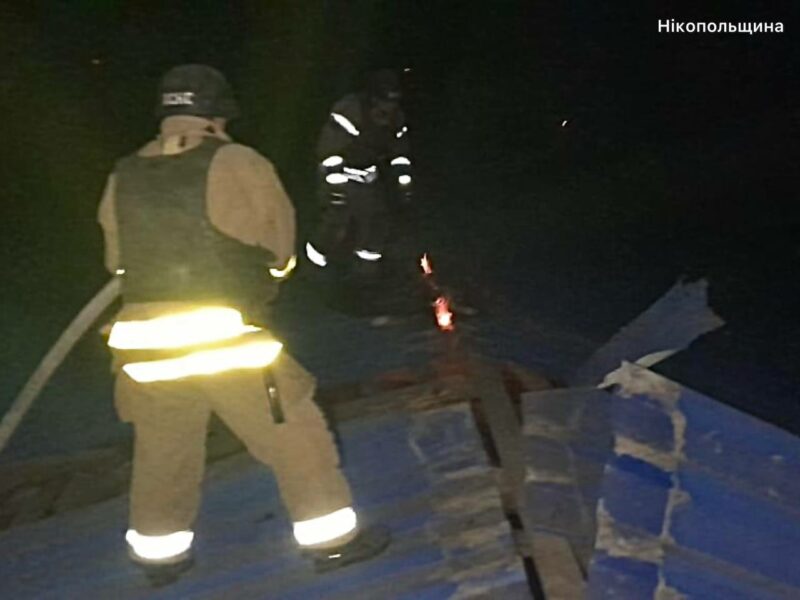 Дрони, артилерія та пожежі: окупанти 17 квітня вдарили по двох районах Дніпропетровщини
