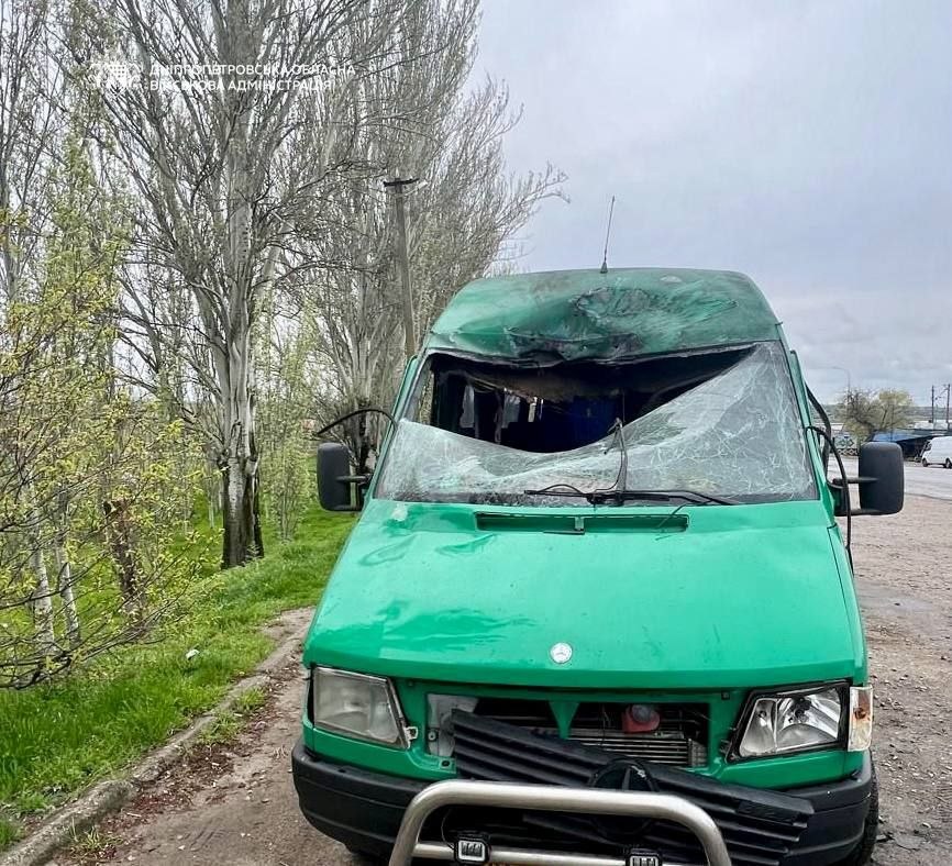 Ворог атакував маршрутку з людьми на Дніпропетровщині