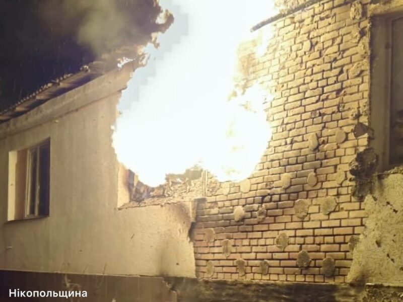 Безпілотниками та артилерією ворог атакував три райони Дніпропетровщини: наслідки