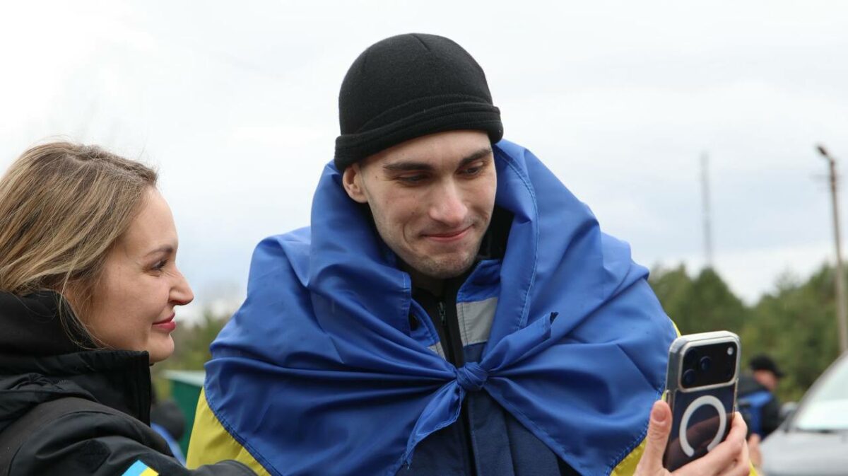 Україна повернула 175 військових та семеро цивільних з російського полону Обмін полоненими 2026: Україна повернула 175 військових