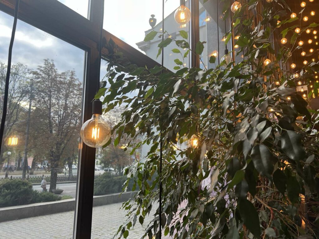 Відключення світла 6 квітня: у Дніпрі та області (Адреси)