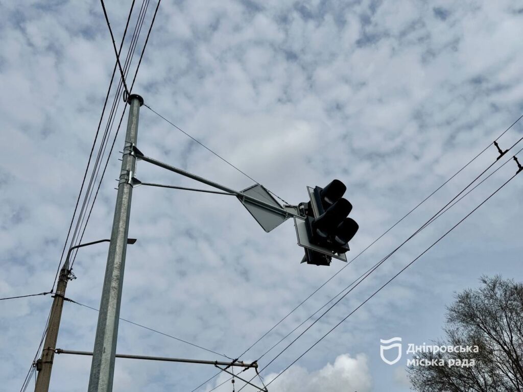 Новий світлофор у Дніпрі: перехрестя Калинової та Вітчизняної