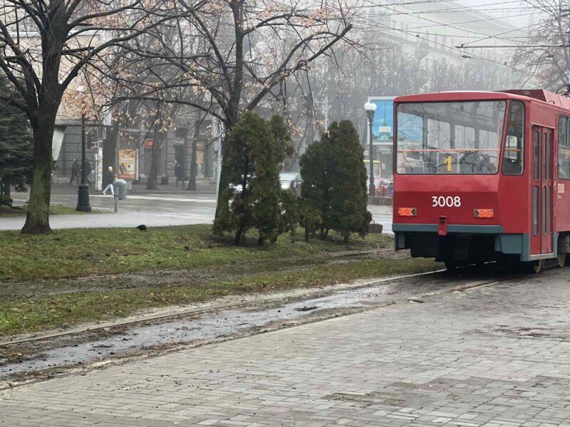 Трамвай №16 зупинено, автобуси йдуть в об’їзд: як курсує транспорт у Дніпрі 17 квітня