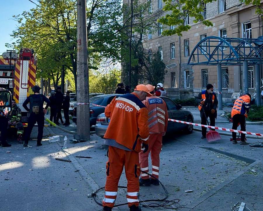 Удар по Дніпру 3 травня: пошкоджено університет, коледж та гуртожиток