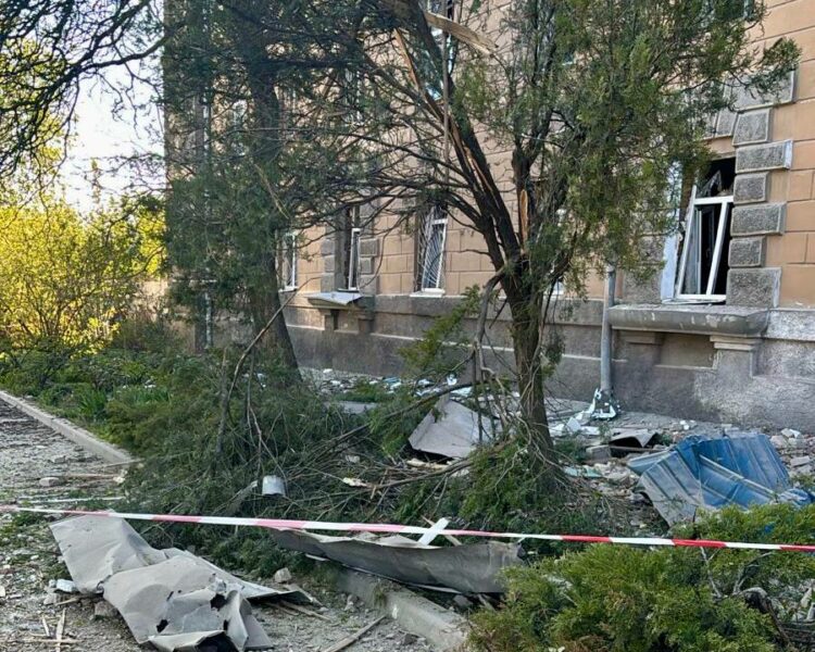 Вцілили дивом: мер Дніпра розповів як ракета вдарила по університету, коледжу та тролейбусу з людьми (ФОТО)